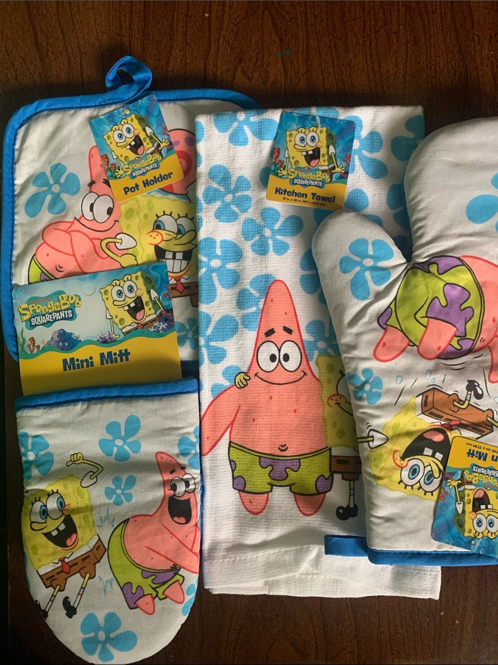 It’s bundle time! NWT Nickelodeon SpongeBob SquarePants 4pc Kitchen Set